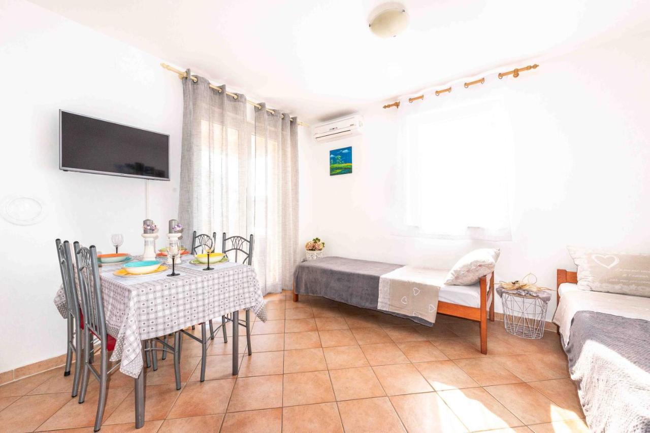 Apartment Hannah Novalja Εξωτερικό φωτογραφία
